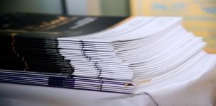 إصدار كتيبات وتقارير تعريفية عن بيئة الاستثمار