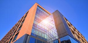 تقييم المنشآت الاقتصادية والعقارات والمعدات.